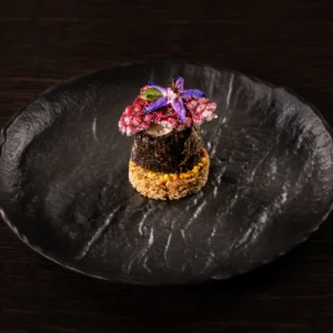 Juoda duonelė su silkės tartaru